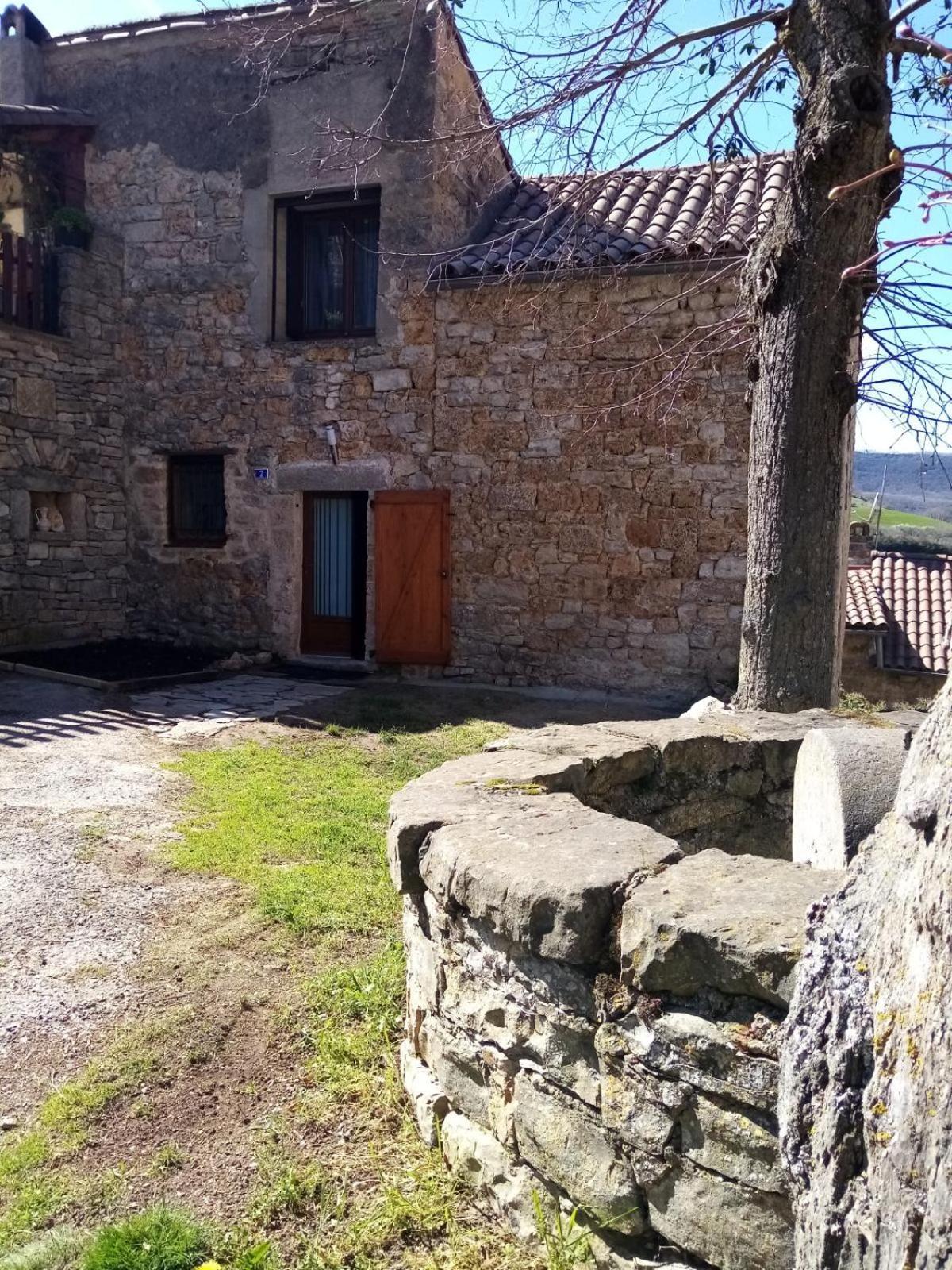 Gite Le Jaya Saint-Georges-de-Luzencon Exterior photo